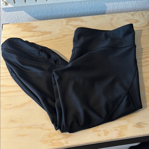 Black Athletic Capri Leggings - Picture 8 of 10